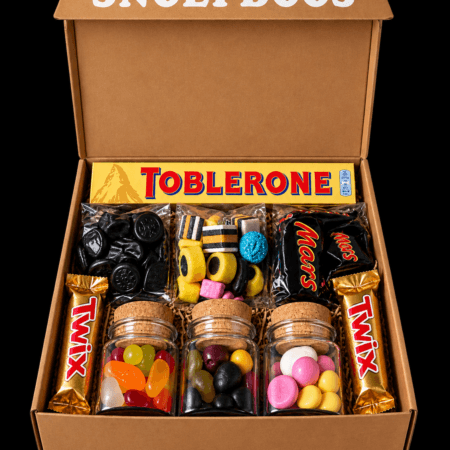 Snoepdoos gevuld met snoep, drop en chocolade