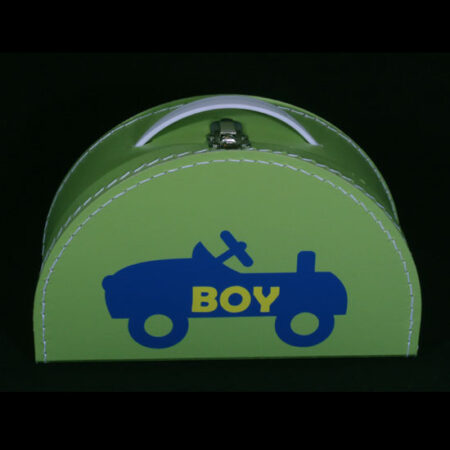 Stoer geboortekoffertje voor jongen - Geboortecadeau met auto BOY. Leuk groenkoffertje als geboortegeschenk is altijd leuk om te krijgen