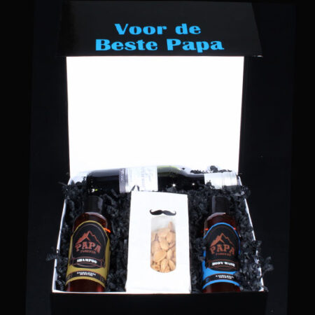 Vaderdag cadeau - Cadeaupakket Voor de Beste Papa. Een cadeaupakket voor Papa met wijn, amandelen, shampoo en bodywash
