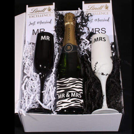 Luxe Huwelijkscadeau met champagne voor Mr & Mrs. Heerlijk samen nagenieten van de mooiste dag van hun leven met champagne