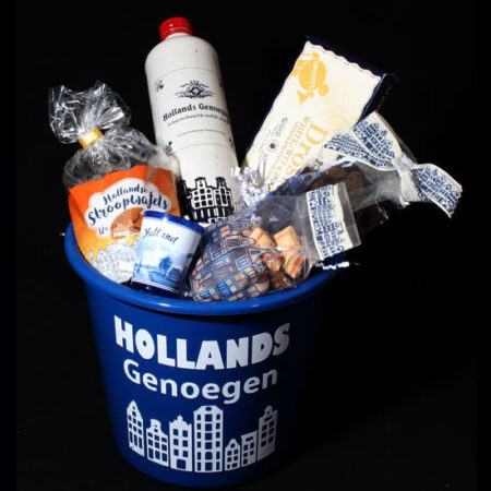 Hollands cadeaupakket met Hollands genoegen likeur en lekkernijen