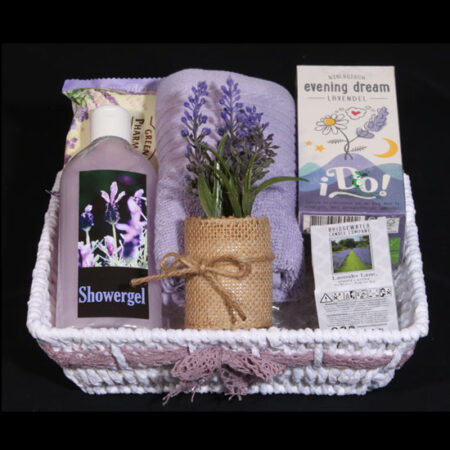 Relax cadeaupakket voor vrouw - Relaxen met Lavendel. Zo af en toe is het heerlijk om haar te laten ontspannen en relaxen met relax cadeau