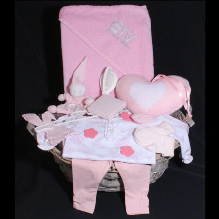 Luxe geboortegeschenk meisje - Geboortemand VIB - Flower. Een prachtige roze badcape en roze hart muziekdoosje voor de kleine meid