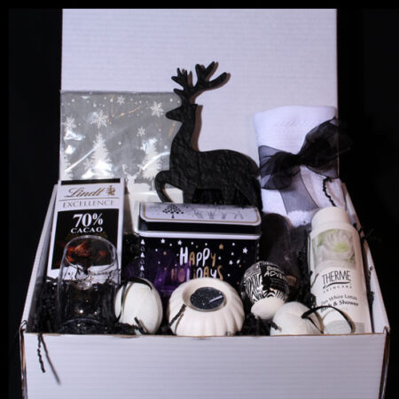 Kerstpakket - Christmas Gift Happy Hollidays. Beautiful Christmas gift for her with Christmas treats, candle and deer Rudolph