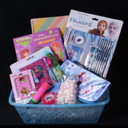 Cadeaumand meisje - Cadeaupakket meisje - Frozen. Kunt u niet op ziekenbezoek of naar de verjaardag van het meisje, stuur dan dit leuk cadeaupakket