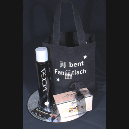 Cadeaupakket voor vrouw met rode wijn - Jij bent fantastisch. Een mooie zwarte Jij bent fantastisch shopper met een luxe fles Merlot en bonbons