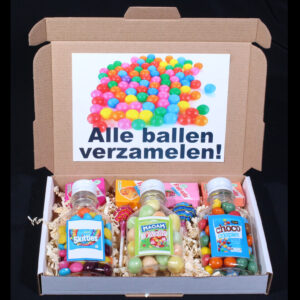 Brievenbus pakketje voor kinderen - Alle ballen verzamelen. Af en toe even lekker snoepen, dat mag best. Leuk cadeautje voor ballenjongen en ballenmeisjes