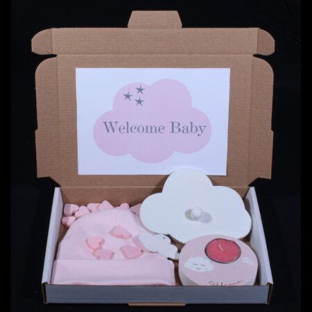 Geboorte-/zwangerschapscadeautje - Welcome baby roze. Met dit leuke brievenbus pakketje zul je de ouders zeker verrassen.