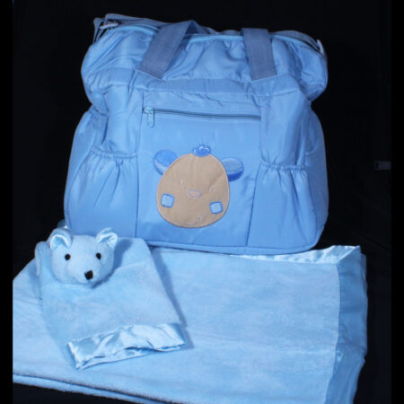 Geboortecadeau voor jongen - blauwe luiertas met dekentje. In deze handige luiertas passen alle spullen on mee te nemen voor de kleine man