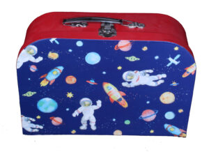 Cadeau voor jongen - Astronauten koffertje gevuld. Een echt jongens koffertje met astronauten. Hier kan hij zijn spullen leuk in bewaren
