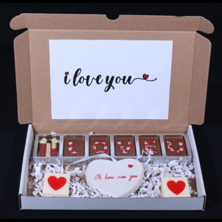 Liefdes brievenbuscadeautje - I Love you. Met dit leuke cadeautje per post verras je haar of hem zeker. Een ik hou van jou verrassing door de brievenbus