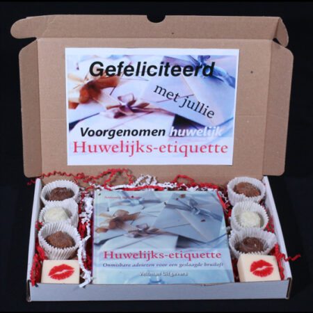 Cadeautje voorgenomen huwelijk - Huwelijks-etiquette. De bruiloft is een hele organisatie, dit cadeautje zal hen daar zeker bij helpen