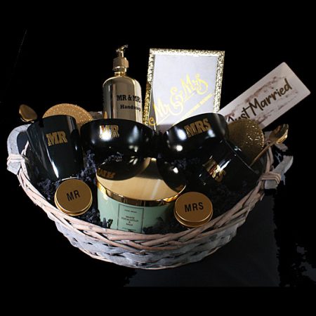 Huwelijks geschenkmand - Gouden geluk voor Mr & Mrs. Natuurlijk wens je hun een gouden geluk toe. Deze huwelijks geschenkmand zegt genoeg
