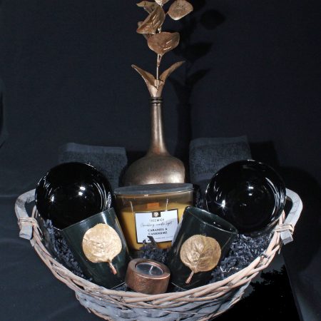 Geschenkmand - Chique en sfeervol . Wil je een chique en sfeervol geschenk geven dan is deze mand het juiste cadeau voor een bruidspaar of vrienden
