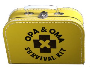 Gevulde survival kit voor Opa en Oma - Eerste hulp Opa en Oma. Leuk cadeau voor aanstaande grootouders met praktische producten voor bij Opa en Oma