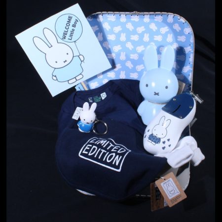 Geboortecadeau jongen - Limited Edtion - Welcome Little Boy. Een Nijntje spaarpot, Nijntje badschuim allemaal in een leuk geboorteckoffertje