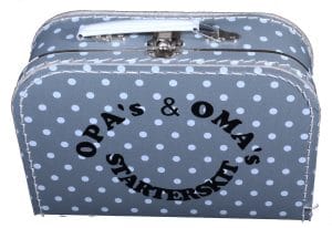 Starterskit Opa en Oma - Eerste hulp koffertje Opa en Oma. Dit koffertje is altijd handig voor Opa en Oma om in huis te hebben.