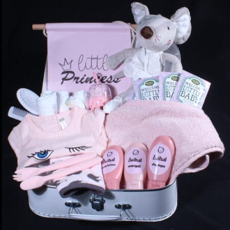 Luxe cadeau geboorte - Surprise koffertje roze. Dit roze Surprise baby koffertje is het perfecte geschenk voor Papa'en Mama's en voor Opa's en Oma's.