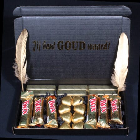 Brievenbuscadeautje van de Verrassingsmand, ‘Jij bent goud waard’ gevuld met Twix, chocoladeharten en Godiva chocolade