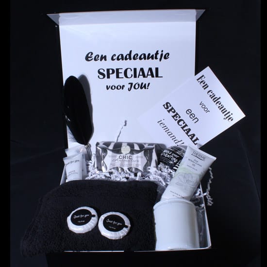 Cadeaupakket-speciaal-voor-jou-met-kaarshandcreme-handdoekje-luxe-zeep