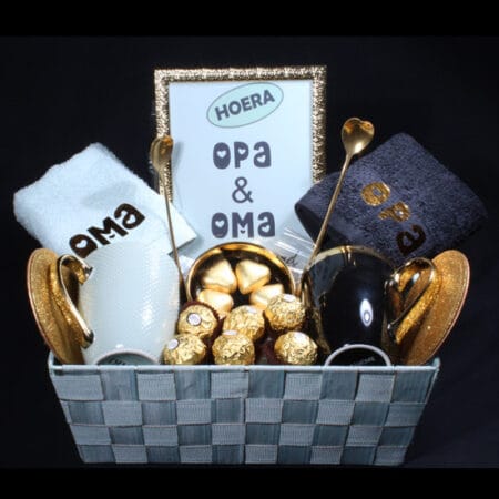 Wil je je een a.s. opa en oma feliciteren, verras ze dan met deze opa en oma mand