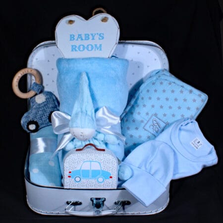 Baby logeerkoffertje jongen met leuke baby artikelen voor de kleine man