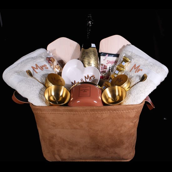 Huwelijksgeschenk - Proost op jullie huwelijk! Een uniek huwelijksgeschenk voor Mr & Mrs om heerlijk te ontspannen na de drukke tijd.