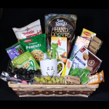 Opkikker lekkernijen beterschap pakket. Laat een zieke lekker genieten met dit gezellige opkikker lekkernijen pakket. Hier wordt hij of zij blij van.